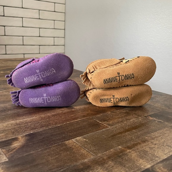 Lot of 2 Minnetonka baby moccasins - Picture 3 of 3